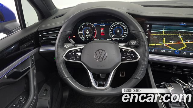 Volkswagen Touareg (III) 3.0 TDI R-Line 2023 — фото 17