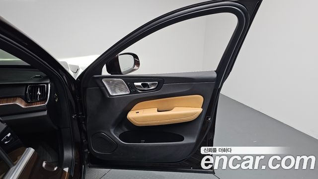 Volvo XC60 (II) B6 Inscirtion 2021 — фото 24