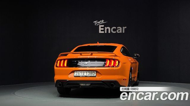 Ford Mustang Coupe 2020 — фото 4