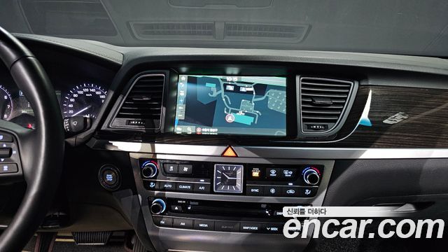 Genesis G80 3.3 GDI AWD Premium Luxury 2018 — фото 14