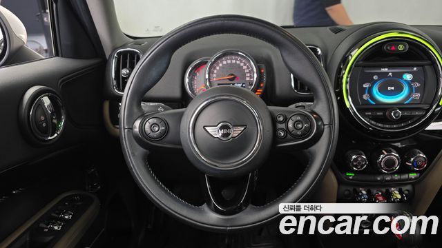 MINI Cooper D Countryman Standard 2nd 2017 — фото 19
