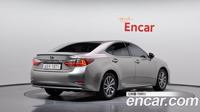Lexus ES300h Supreme+ XV60 2018 — фото 2