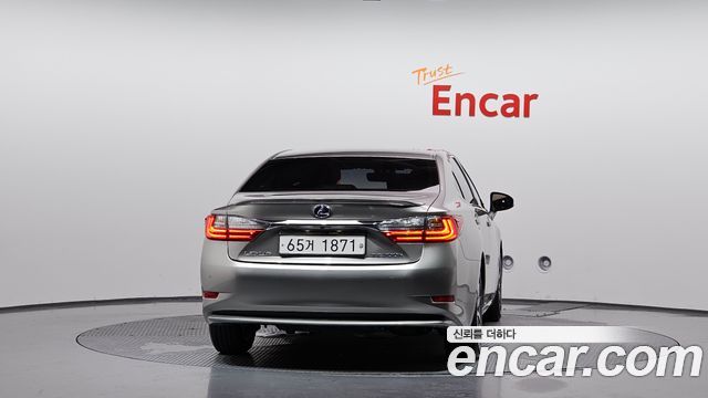 Lexus ES300h Supreme+ XV60 2018 — фото 4
