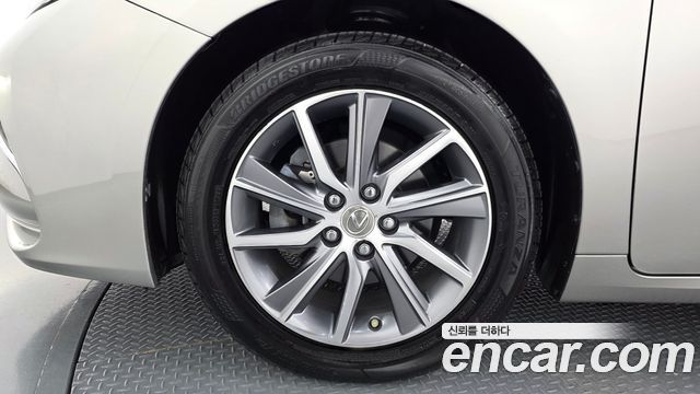 Lexus ES300h Supreme+ XV60 2018 — фото 5