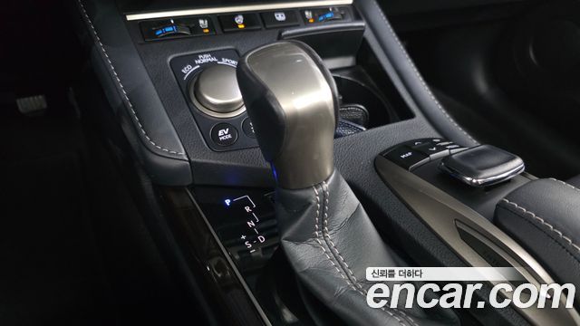 Lexus ES300h Supreme+ XV60 2018 — фото 9