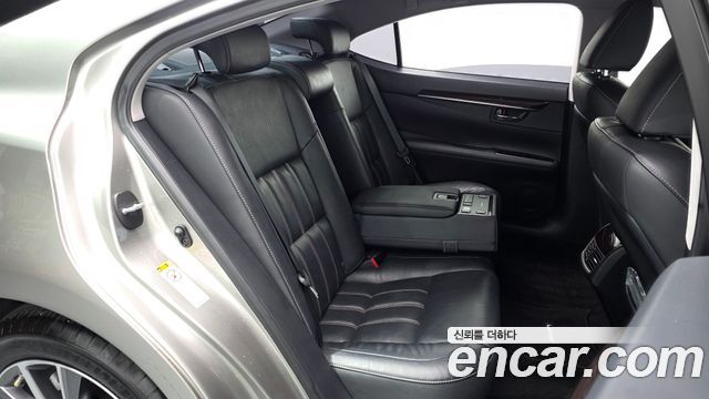 Lexus ES300h Supreme+ XV60 2018 — фото 16