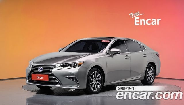 Lexus ES300h Supreme+ XV60 2018 — фото 1