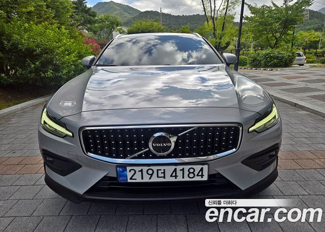 Volvo V60 Cross Country (II) B5 Ultimate AWD
