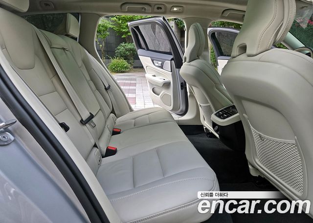 Volvo V60 Cross Country (II) B5 Ultimate AWD 2024 — фото 15