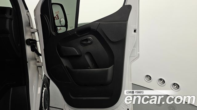 Renault Korea Master 2.3 Van S 2024 — фото 25