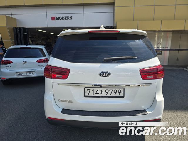 Kia Carnival 11-Seater Prestige 2019 — фото 3