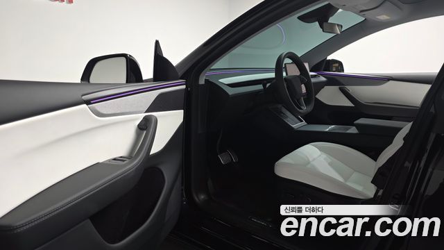 Tesla Model Y Long Range AWD 2025 — фото 10