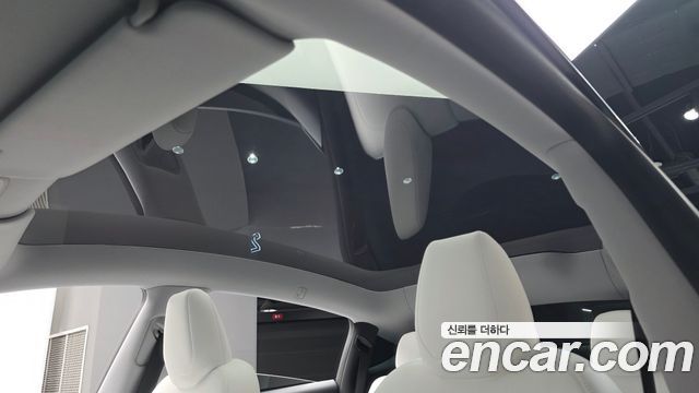 Tesla Model Y Long Range AWD 2025 — фото 16