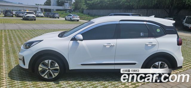 Kia Niro Plus Light (Taxi Trim) 2024 — фото 3
