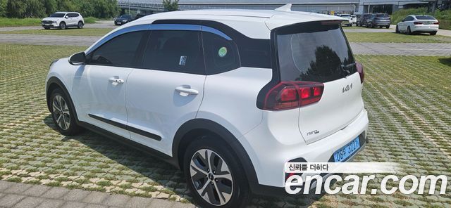 Kia Niro Plus Light (Taxi Trim) 2024 — фото 4