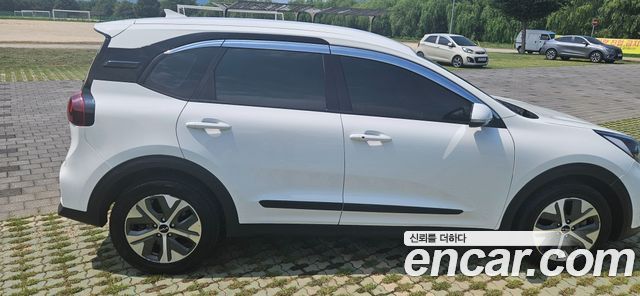Kia Niro Plus Light (Taxi Trim) 2024 — фото 7