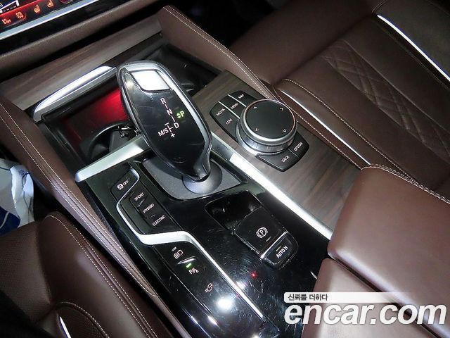 BMW 5 Series (G30) 530e M Sport 2021 — фото 16