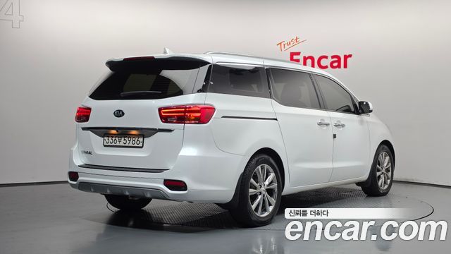 Kia Carnival 9-Seater Prstige 2020 — фото 2