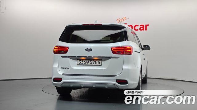 Kia Carnival 9-Seater Prstige 2020 — фото 4