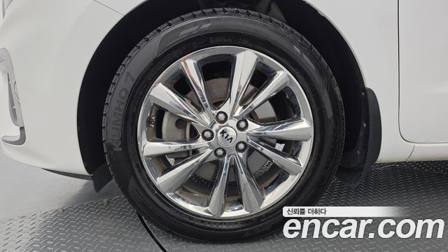 Kia Carnival 9-Seater Prstige 2020 — фото 5