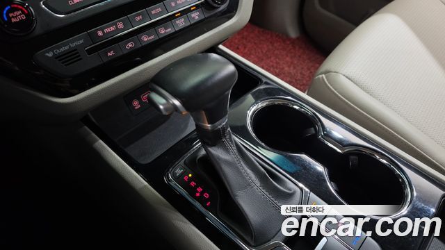 Kia Carnival 9-Seater Prstige 2020 — фото 9
