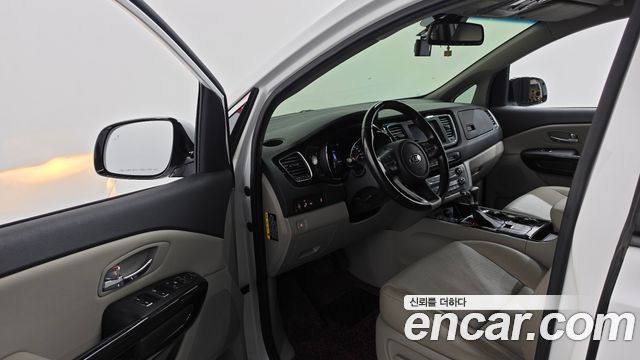 Kia Carnival 9-Seater Prstige 2020 — фото 10