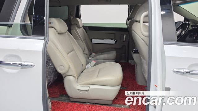 Kia Carnival 9-Seater Prstige 2020 — фото 11