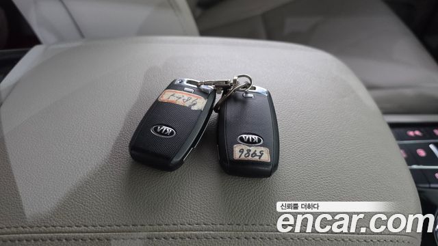 Kia Carnival 9-Seater Prstige 2020 — фото 16