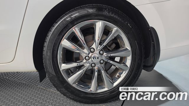 Kia Carnival 9-Seater Prstige 2020 — фото 21