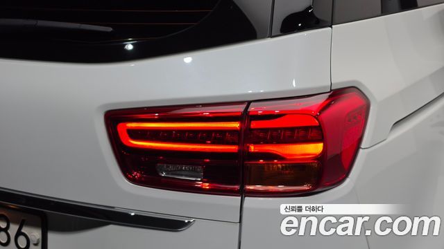 Kia Carnival 9-Seater Prstige 2020 — фото 23