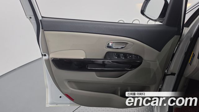 Kia Carnival 9-Seater Prstige 2020 — фото 24