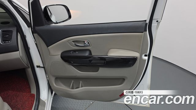 Kia Carnival 9-Seater Prstige 2020 — фото 25
