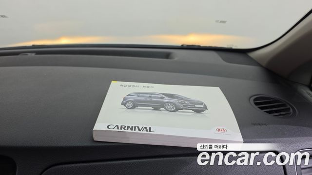 Kia Carnival 9-Seater Prstige 2020 — фото 31