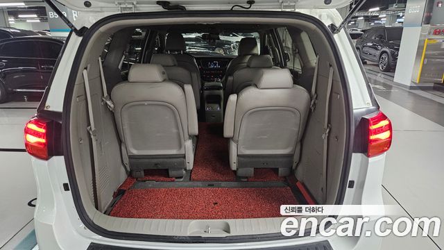 Kia Carnival 9-Seater Prstige 2020 — фото 32