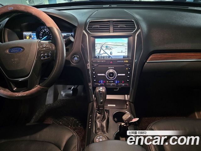 Ford Explorer 3.5 Limited 4WD 5th 2019 — фото 17