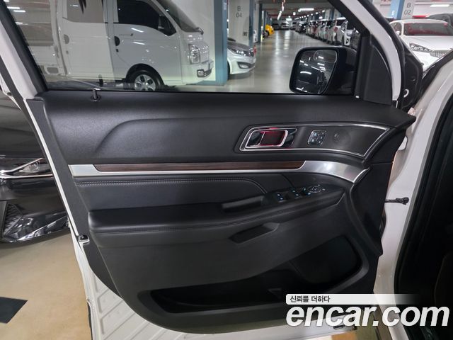 Ford Explorer 3.5 Limited 4WD 5th 2019 — фото 22