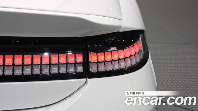 Hyundai Ioniq 6 Long Range AWD Exclusive + 2023 — фото 29