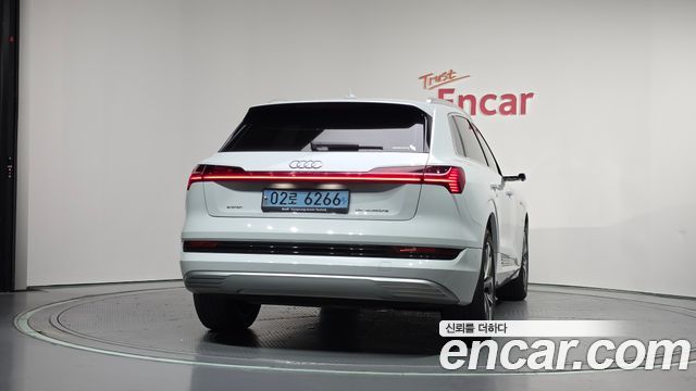 Audi e-tron 55 Quattro 2020 — фото 4