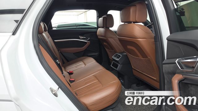 Audi e-tron 55 Quattro 2020 — фото 12