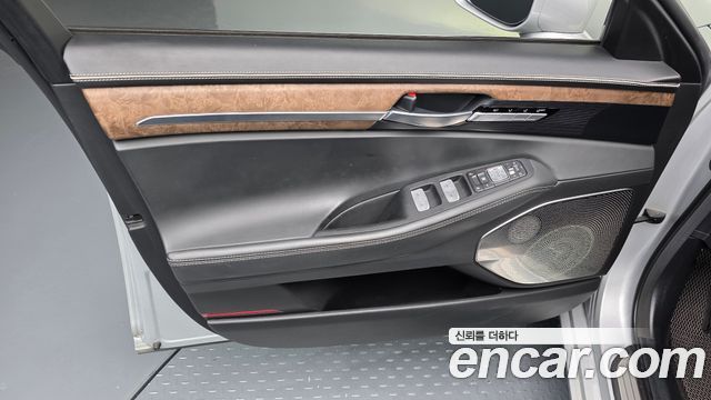 Genesis G90 3.3 T AWD Premium 2019 — фото 24