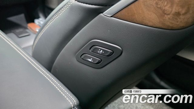 Genesis G90 3.3 T AWD Premium 2019 — фото 30