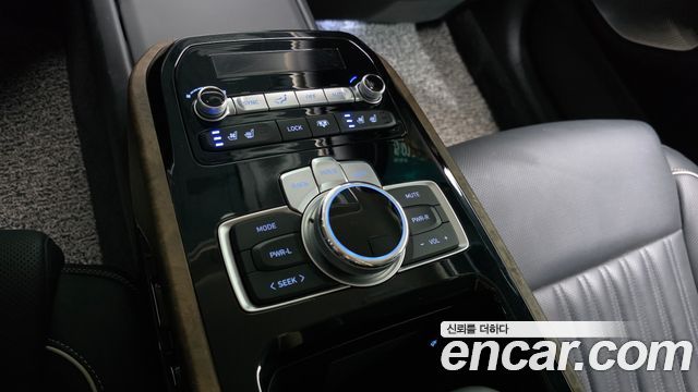 Genesis G90 3.3 T AWD Premium 2019 — фото 31