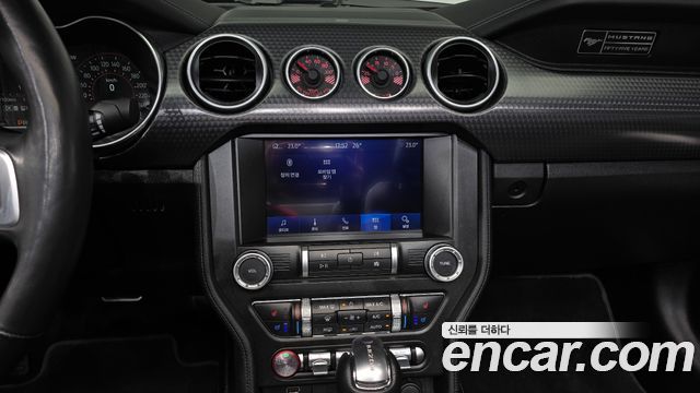 Ford Mustang GT Convertible 2020 — фото 12