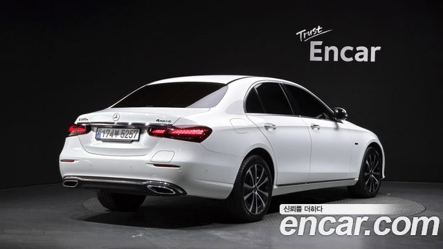 Mercedes-Benz E-Class (W213) E300e 4MATIC Exclusive 2021 — фото 2