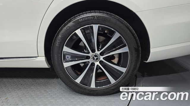 Mercedes-Benz E-Class (W213) E300e 4MATIC Exclusive 2021 — фото 21