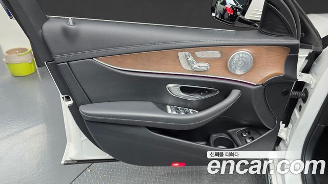 Mercedes-Benz E-Class (W213) E300e 4MATIC Exclusive 2021 — фото 24