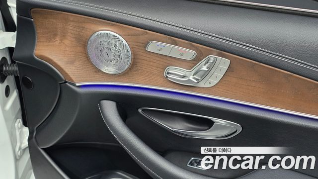Mercedes-Benz E-Class (W213) E300e 4MATIC Exclusive 2021 — фото 28