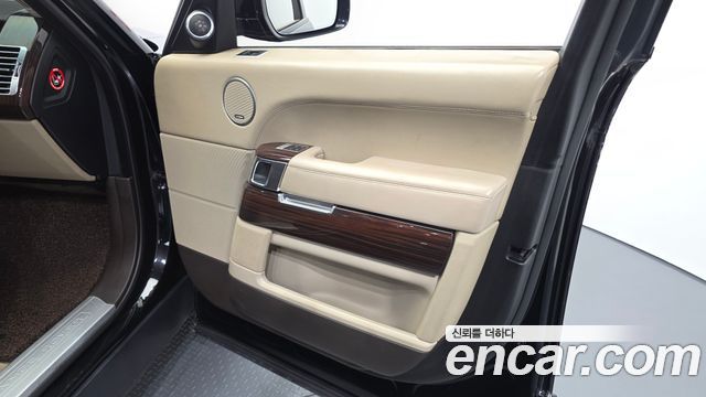 Land Rover Range Rover (IV) 4.4 SDV8 Vogue SE DIESEL 2014 — фото 24