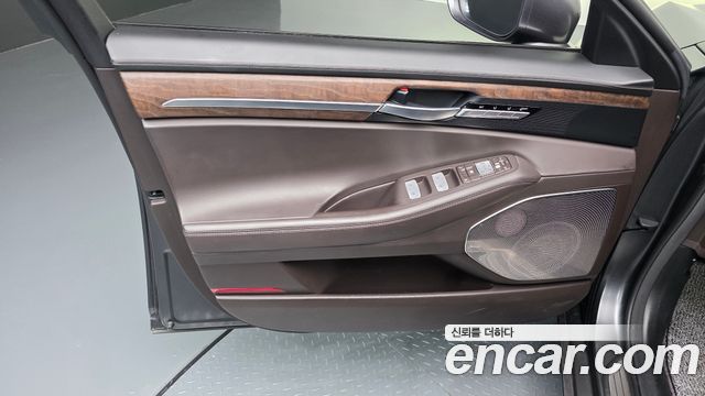 Genesis G90 3.3 T AWD Premium 2021 — фото 24
