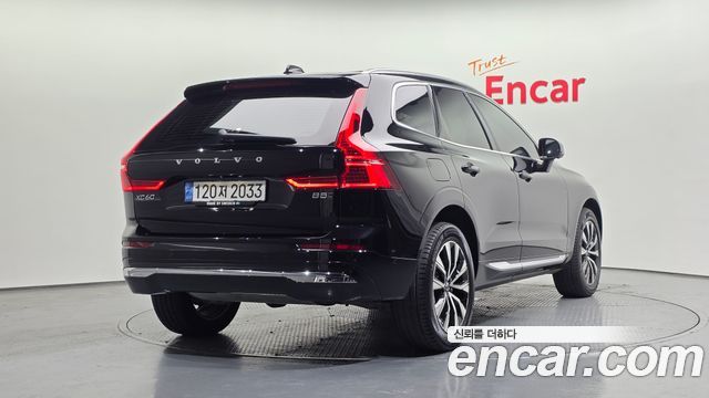 Volvo XC60 (II) B5 Ultimate Bright 2023 — фото 2
